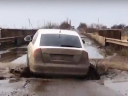 Дорога "Снигиревка-Николаев" превратилась в одну сплошную яму - журналист