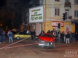 Жуткая авария в самом центре города (Фото)