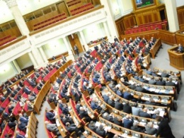 Рада сегодня рассмотрит пакет "безвизовых" законопроекте и заслушает отчет правительства