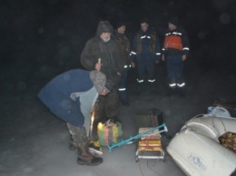 В Киевской области спасли 11 рыбаков, которые находились на льдине