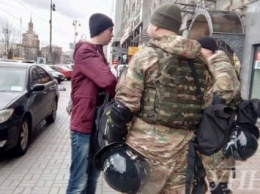 Правоохранители в Киеве организовали проверку граждан