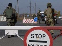 Из-за обстрелов боевиков снова закрыли пункт пропуска Марьинка
