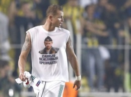 Футболист Тарасов на матче с "Фенербахче" в Турции продемонстрировал майку с портретом Путина
