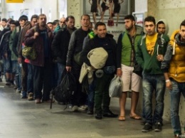 Bild: Подавляющее большинство беженцев в ФРГ не совершает преступлений