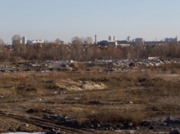 Возле Днепровской водопроводной станции неизвестные устроили свалку токсичных отходов