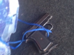 Полицейские при обыске автомобиля бывшего «уголовника» в Николаеве нашли пистолет