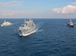 Корабли НАТО начали операцию против перевозчиков мигрантов