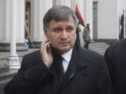 Аваков обещает защищать полицейского Олейника