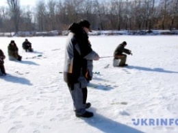 На оторвавшейся льдине оказались около 150 рыбаков
