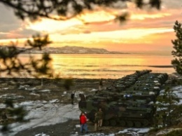 США разместили в пещерах Норвегии танки на случай противостояния с РФ