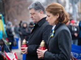 П.Порошенко вместе с женой почтили память погибших Героев Небесной Сотни