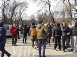 Четырех противников демонтажа памятника В.Ленину в Запорожье передали правоохранителям