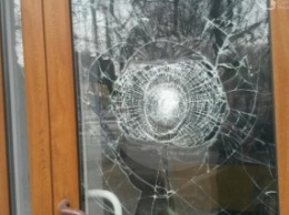 В Мариуполе разбили стекла в "Сбербанке России"