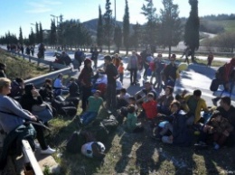 На границе Греции и Македонии заблокированы тысячи мигрантов