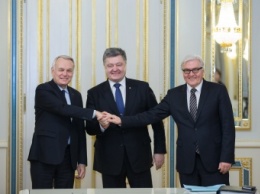 Порошенко с главами МИД Франции и Германии обсудили возможность размещения международной миссии безопасности на Донбасе