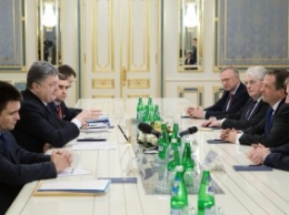 Порошенко обсудил с членом парламента Нидерландов подготовку к референдуму об ассоциации Украины с ЕС