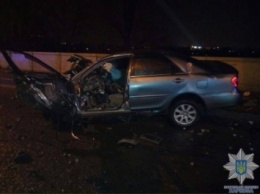 В Харькове автомобиль врезался в столб, один человек погиб