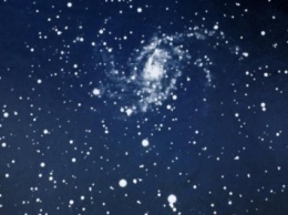 Ученые обнаружили газовый шлейф, тянущийся за галактикой