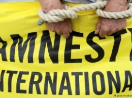 Amnesty International: в России усиливалось давление на критиков правительства и ограничивалась свобода СМИ