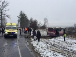 Возле Львова легковушка протаранила маршрутку, двое погибших