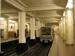 В Москве на Филевской лини метро произошел сбой из-за задымления в поезде