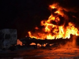 В Волгоградской области сгорели бензовоз и КАМАЗ при столкновении