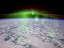 Астронавт Тим Пик опубликовал снимки из МКС «зеленого тумана» Авроры