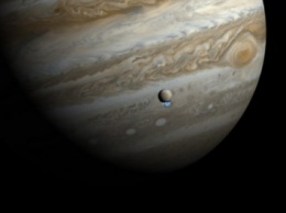 Фотограф случайно снял НЛО рядом с Юпитером