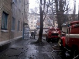 На Днепропетровщине пожарные спасли 19 человек из горящего общежития