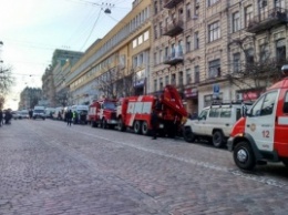 В Киеве на Хмельницкого временно ограничили движение транспорта в связи с обвалом дома