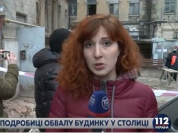 Спасатели просят тишины, чтобы услышать заблокированных под упавшим в Киеве домом людей