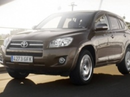 В России отзывают более 140 тысяч кроссоверов Toyota RAV4