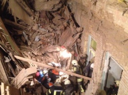 Из под завалов рухнувшего в дома в Киеве спасли шестого человека