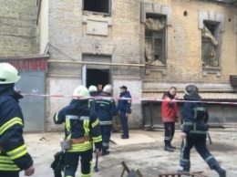 Обвал дома в центре Киева: хроника спасательной операции