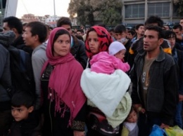 В Афинах два беженца попытались повеситься на центральной площади