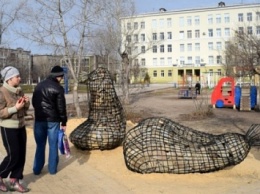 В Северодонецке в сквере Гоголя появились «мешки Вакулы»