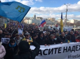 В Москве во время марша в память Немцова спели гимн Украины