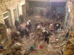 Спасатели завершили поиски пострадавших под завалами дома в Киеве