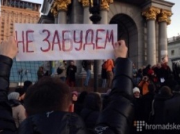 На Майдане Независимости почтили память Немцова