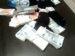 Появились новые детали задержания женщины на КПП "Новотроицкое", у которой нашли почти три млн рублей
