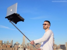Художники из Нью-Йорка спроектировали селфи-палку для MacBook