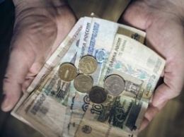 Россиян предупредили, что зарплаты и дальше будут "таять"