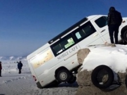 На Байкале микроавтобус сдуло ветром с причала