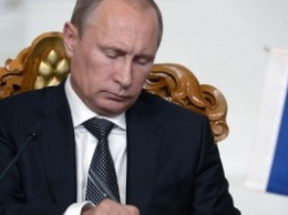 Путин подписал закон о повышении с 1 апреля акцизов на бензин