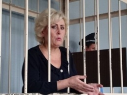 Экс-мэр Славянска Неля Штепа пела в суде и требовала допросить президента