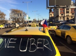 В России на сервисы по вызову такси пожаловались в Кремль