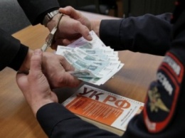 В Петербурге двух полицейских подозревают в получении взятки в 500 тыс рублей