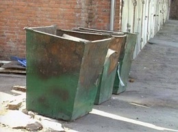 Почему в Киеве редко вывозятся отходы из мусорных контейнеров?