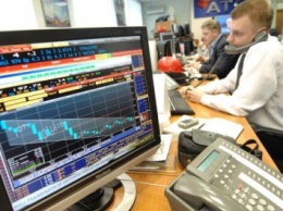 В среду торги на Московской бирже начались с укрепления рубля