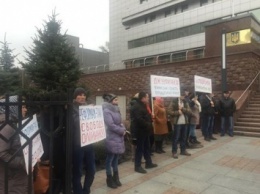 Суд перенес рассмотрение апелляции на арест полицейского Олийныка на 12:30